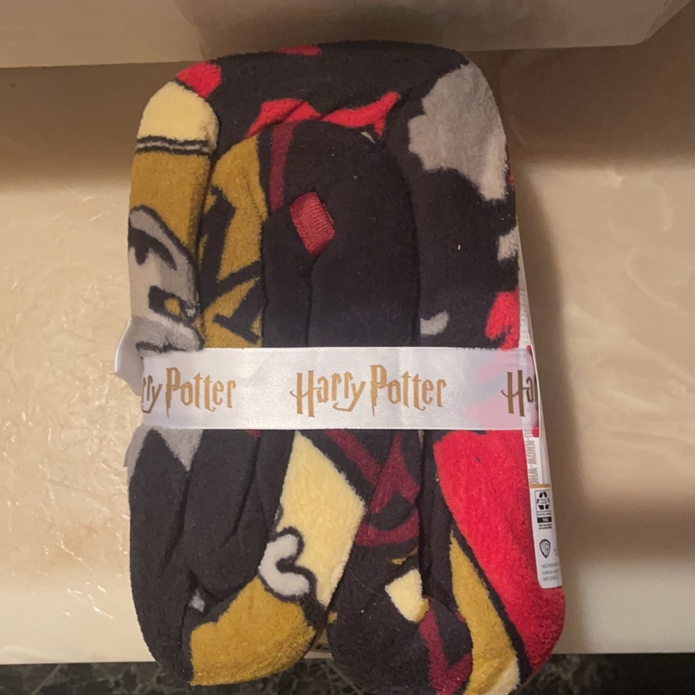 Harry Potter Plush Blanket NWT - Picture 4 of 5